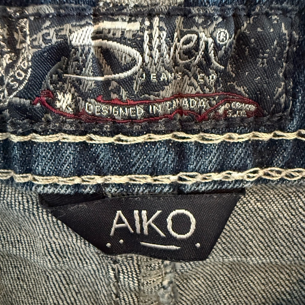 Silver Woman’s Distressed Denim Shorts.  Size W29/L3. Aiko mid short

#0012 - Picture 4 of 5